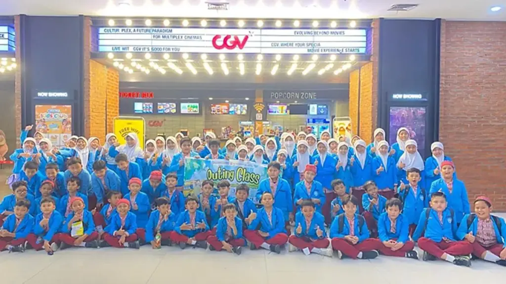 Siswa SD Plus Muhammadiyah Brawijaya Tanamkan Karakter Lewat Nobar Film “Cyberbullying”