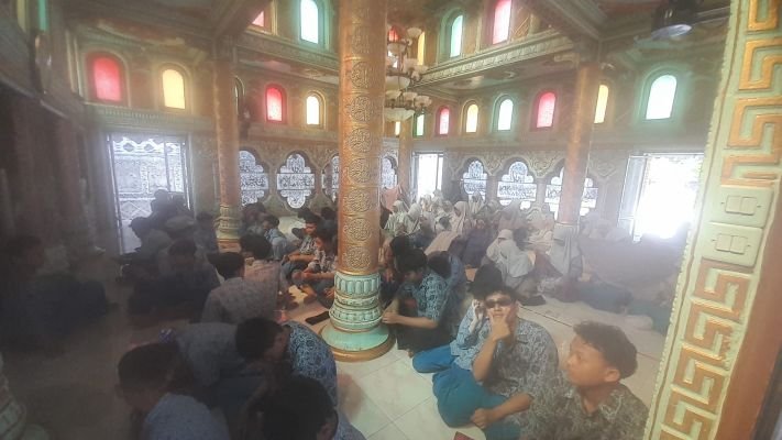 Rombongan SMP Progresif Spemuga Surabaya saat melakukan kunjungan di Tiban Turen Malang (Foto: istm/PWMU.CO)