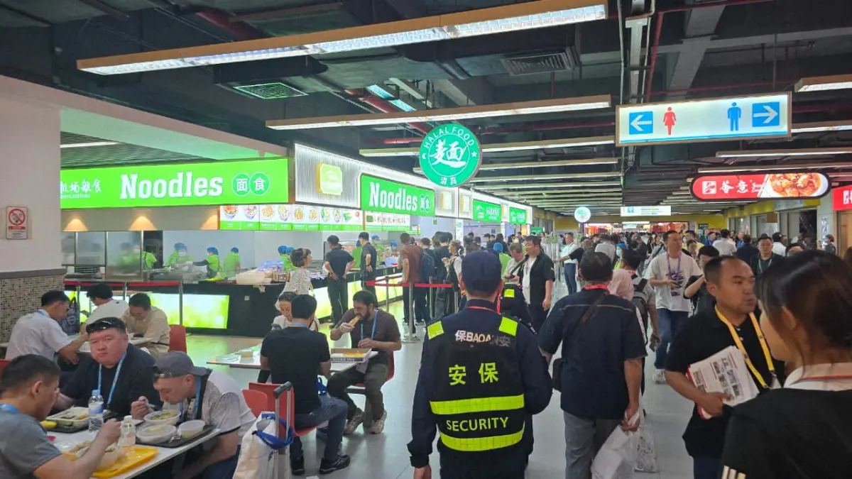 Peserta Berburu Makanan Halal di Canton Fair 2026 Guangzhou