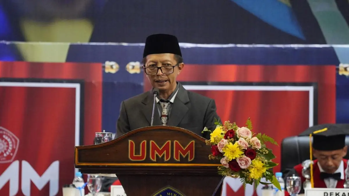 Dari Penjual Hasil Bumi hingga Sekda, Kisah Akhmad Sugiharto Warnai Wisuda ke-121 UMM