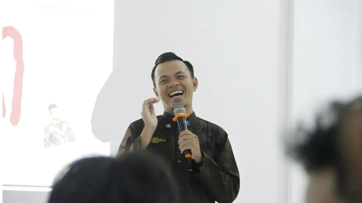 Masjid Bukan Tempat Sepi, Dai Muda Ini Ajak Anak Muda Kembali