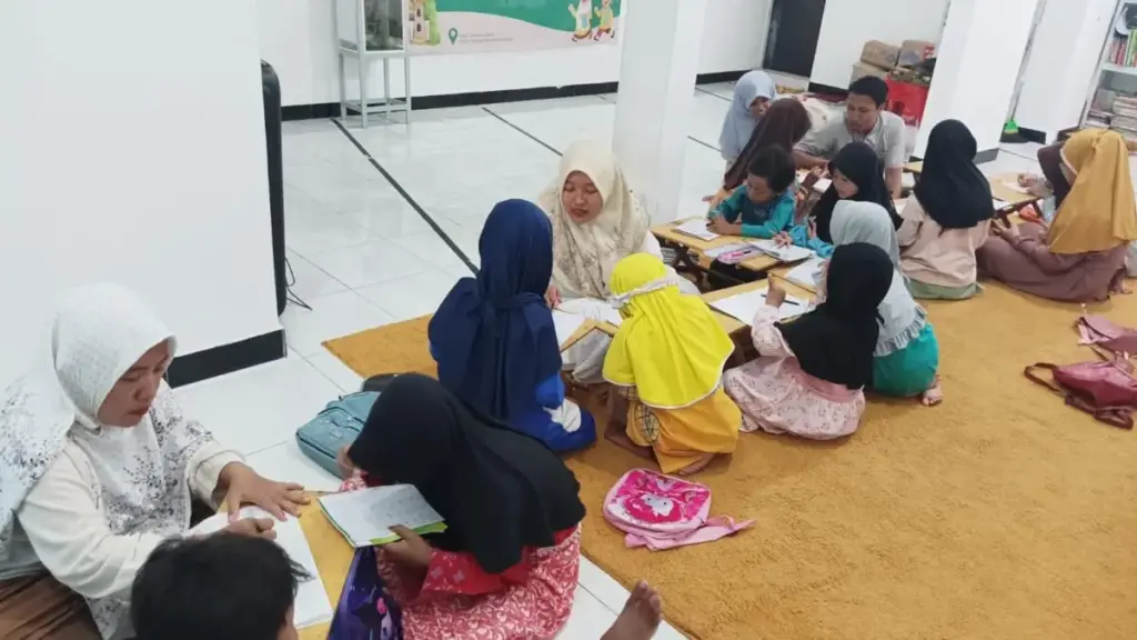 Rumah Singgah Al Furqon Surabaya, Relawan Hidupkan Pendidikan Anak