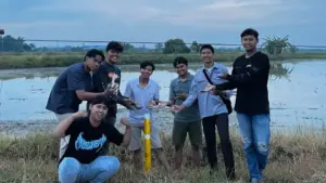 Mahasiswa KKN UMG Hadirkan Reflektor Jalan dan Bank Sampah di Desa Kandangan