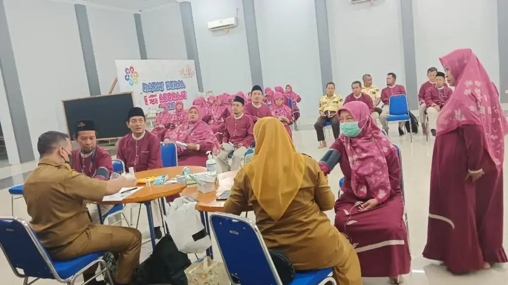 Cek Kesehatan Guru dan Karyawan SD Muhida, Wujud Kepedulian Sekolah