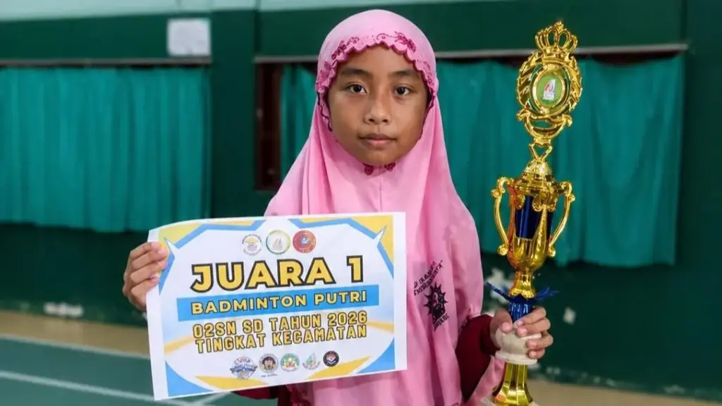 Kilau Prestasi di Lapangan Olga: Qonita Aisyah Sabet Juara 1 Badminton O2SN Cerme 2026