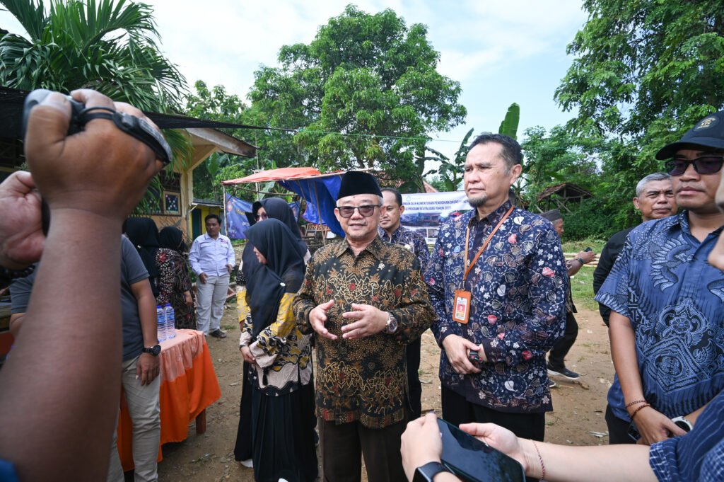 Menteri Mu`ti Kunjungi SD Negeri Kajuanak 4 di Bangkalan, Kepsek: Seperti Dapat Kado yang Sangat Indah
