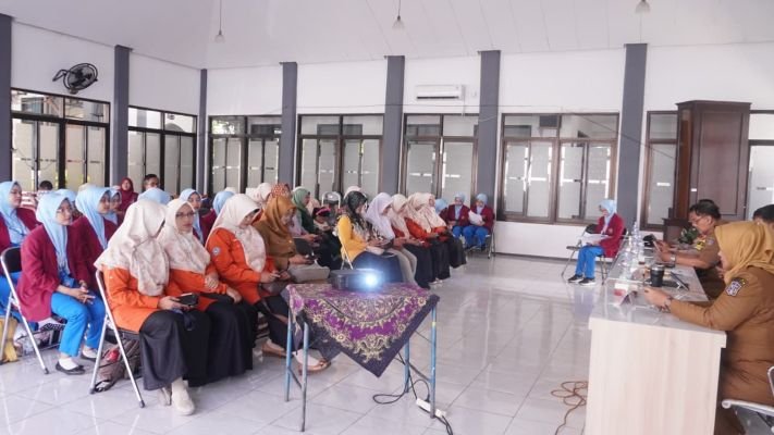 Di Tanah Kali Kedinding, Mahasiswa Bidan FIK Umsura Perkuat Kesehatan Ibu-Anak Melalui Digital Health dan Ecohealth
