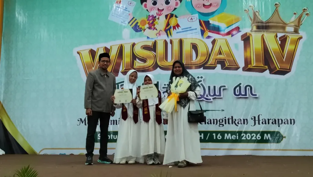 Cetak Generasi Qurani, Siswi SD Muhammadiyah 7 Surabaya Ikuti Wisuda Tahfidz
