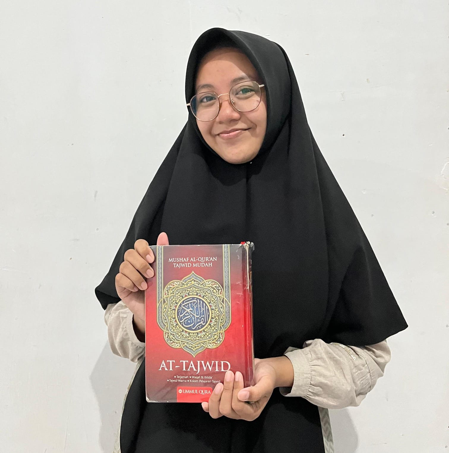 Meniti Cahaya Al-Qur’an: Kisah Kinanthy Parasasti Menuntaskan 30 Juz di Usia Muda
