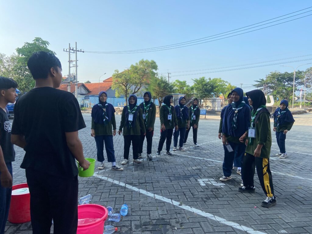 Jelajahi Kampus Lewat Outbond, Peserta Joko Tingkir Literacy Camp Kenal Lingkungan UMLA