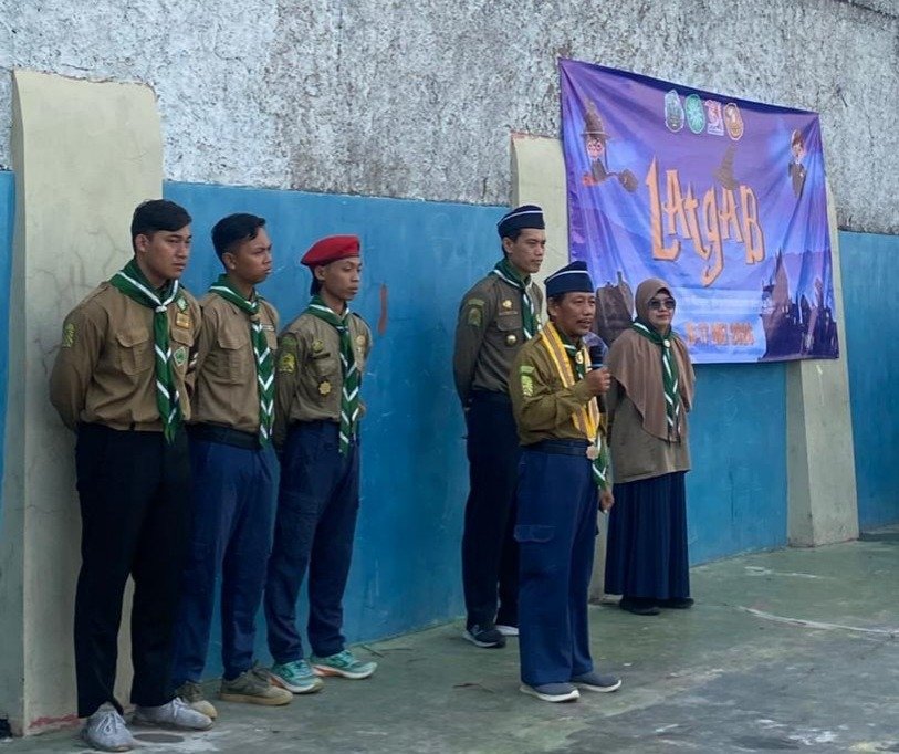 Ketua Kwarwil HW Jatim Buka Latgab Pengenal di SMAM 10 Surabaya