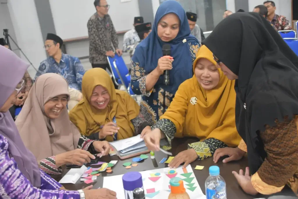 Inovasi “Kreasi Bermakna” Warnai Monitoring PDM di SD Muhida