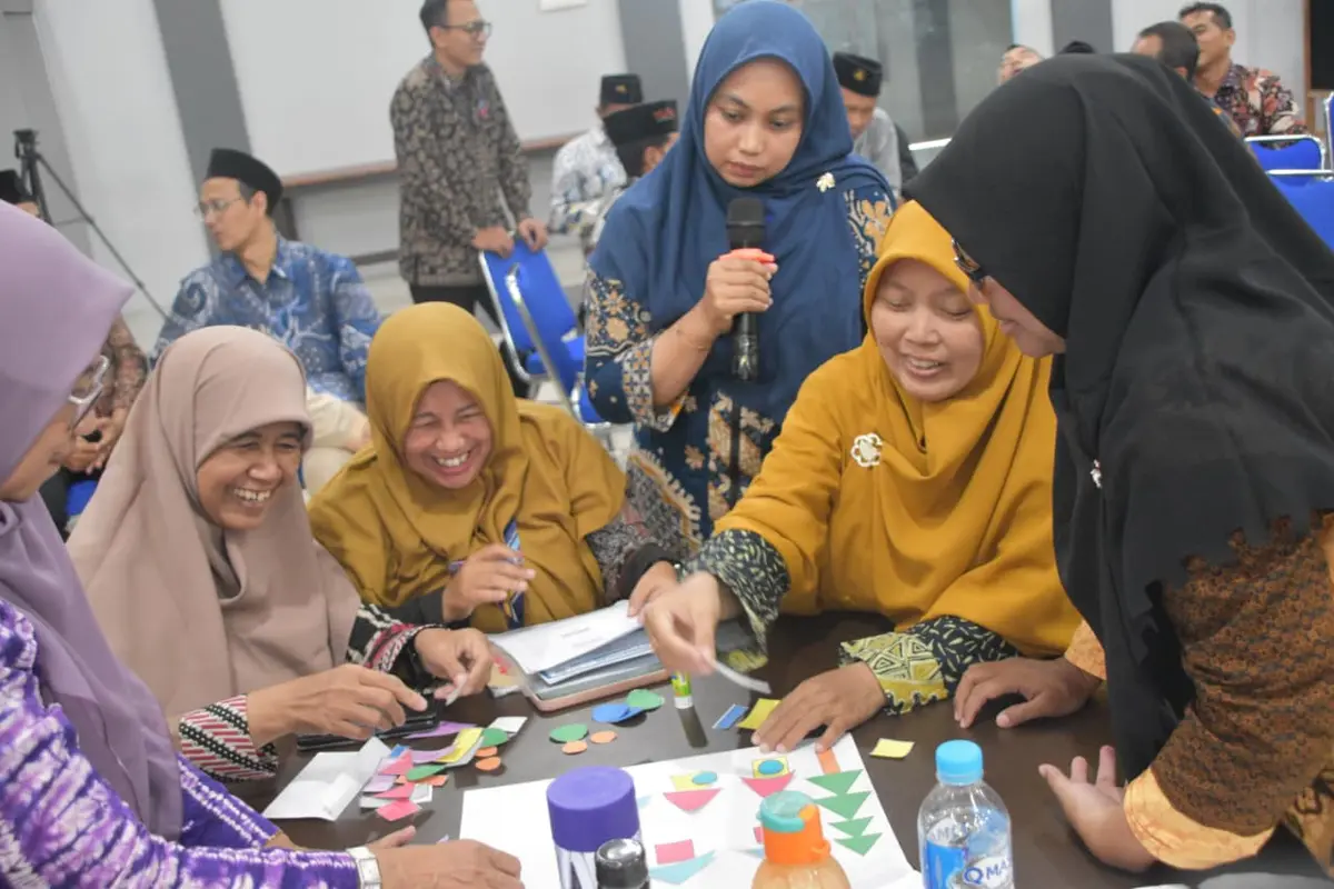 Inovasi “Kreasi Bermakna” Warnai Monitoring PDM di SD Muhida