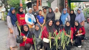 Mahasiswa Profesi Bidan Umsura Beber Manfaat Serai dalam GEBER SERA