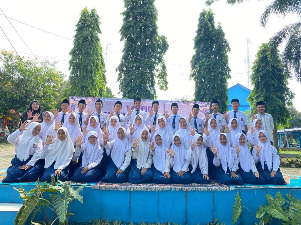 Mengikuti Khidmatnya Munaqosah SMP Muhammadiyah 5 Bungah