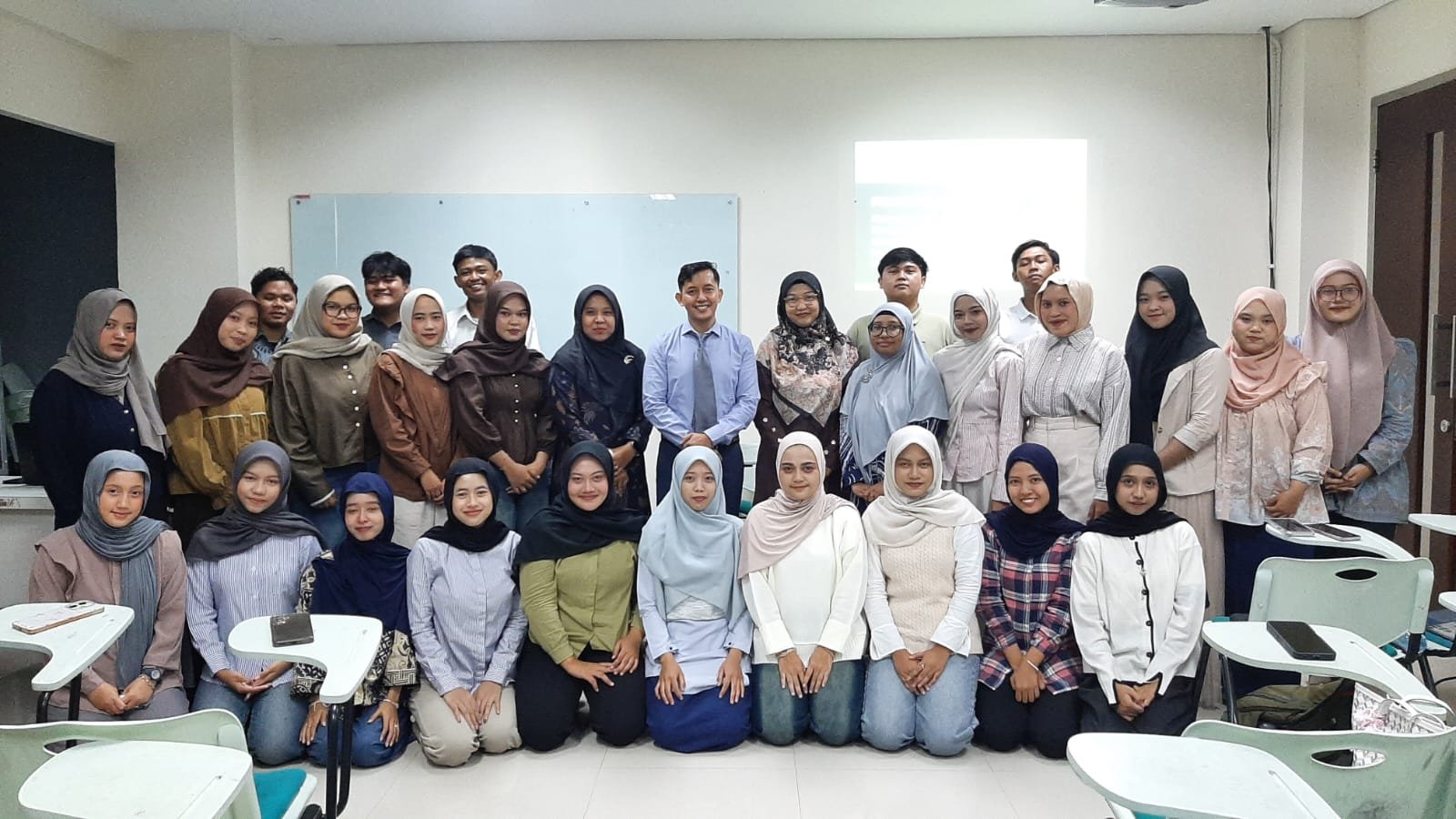 PBSI UMSURA Siapkan Guru Kelas Dunia