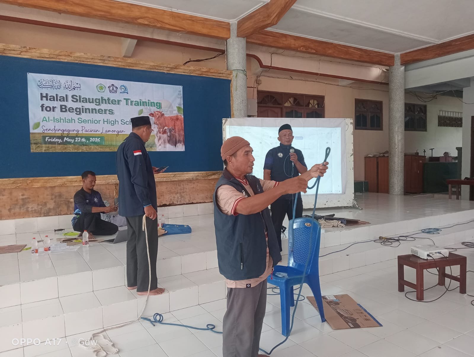 Al-Ishlah Sendangagung Kolaborasi dengan Juleha Lamongan Gelar Pelatihan Penanganan Hewan Kurban