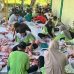 Semangat Gotong Royong Warnai Pengolahan Daging Kurban di SMK Muhammadiyah 5 Gresik