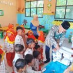 Menengok Simulasi Sembelih Hewan Qurban Ramah Anak di KB Dinar Nasyiah Tanggul