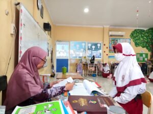Siswa Kelas 6 SD Sakri Jalani Ujian Praktik ISMUBA Berstandar Tarjih