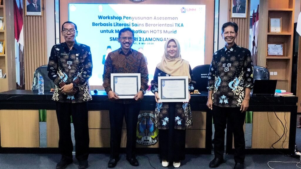 Prof Dr Atok Miftachul Hudha MPd: Dari Muhammadiyah Untuk SMA Negeri 2 Lamongan