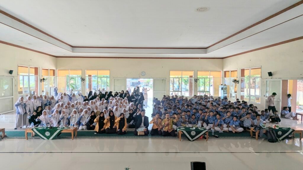 IPM MTs Al Mizan Lamongan Gelar Ngopi Pendidikan, Ajak Siswa Berani Mimpi dan Serius Belajar