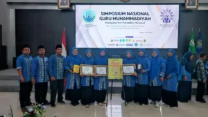 SD Muhammadiyah 1 Menganti Hadirkan Inovasi STEM di Simposium Guru