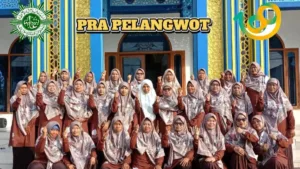 Semangat Milad ke-109, PRA Pelangwot Laren Gelar Giat Bersih Lingkungan Penuh Kebersamaan