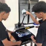 Unik! PSAJ Kelas IX SMPM Jipat Karangasem Dimulai dengan Praktik Sablon Kaos