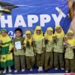 Asah Bakat Literasi, 10 Jurnalis Cilik SD Muhammadiyah 22 Surabaya Kunjungi Studio TVMu Jatim 1
