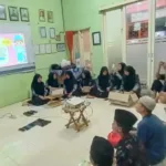 Santri Panti Muhammadiyah Belajar Desain Canva Bersama Mahasiswa Umsura