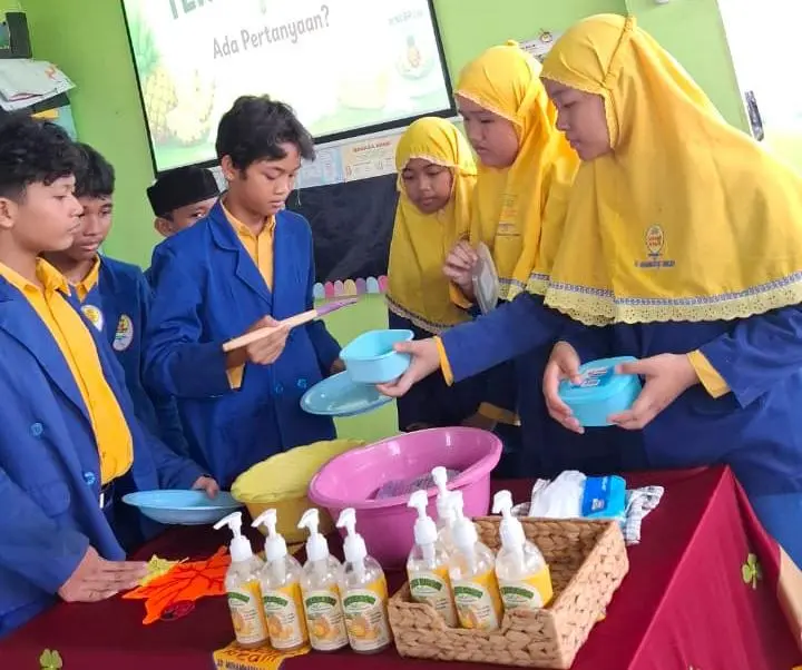 Inovasi Sabun Bonggol Nanas, Siswa Kelas 6 Tampilkan Kreativitas dalam Proyek Tugas Akhir