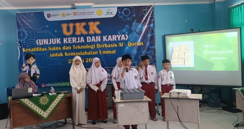 Sains Berpadu Spiritual, Siswa SD Musix Tampilkan Mini Hidroponik dalam Empat Bahasa