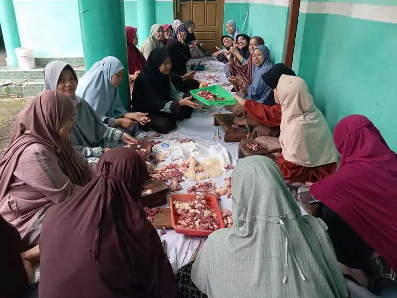 45 Hewan Kurban Dipotong di Ponpes Al-Ishlah, Ribuan Santri Suka Cita Nyate Bersama