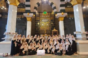 Milad Aisyiyah ke-109, PRA Kroman Gresik Gelar Wisata Religi dan Donasi di Blitar