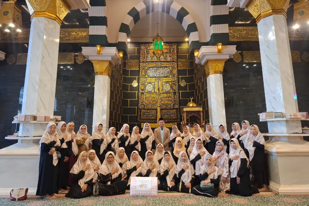 Milad Aisyiyah ke-109, PRA Kroman Gresik Gelar Wisata Religi dan Donasi di Blitar