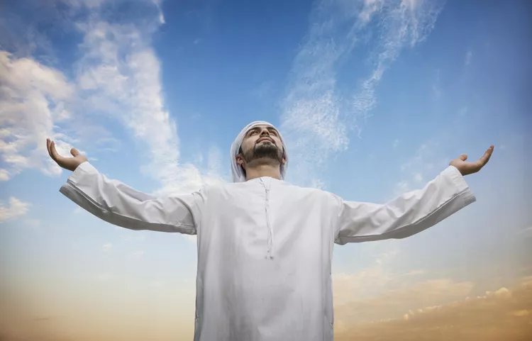 Istighfar Setiap Hari: Amalan Pembuka Rezeki dan Penolong Hidup