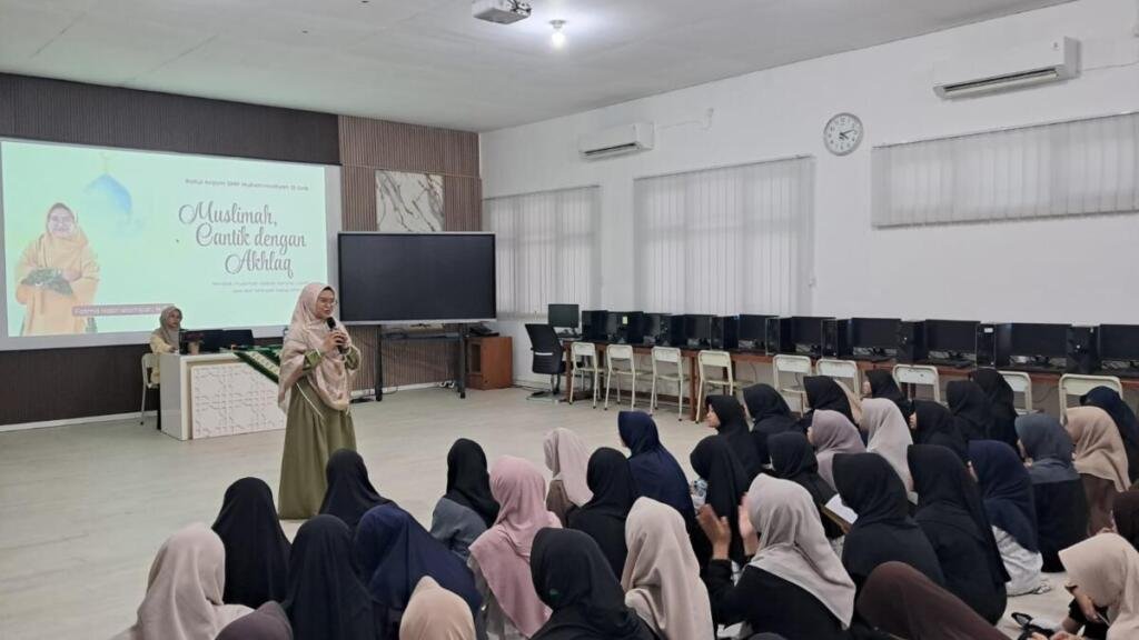 Baitul Arqam Putri Kelas VIII Spemdalas Tanamkan Karakter Muslimah Berakhlak Mulia