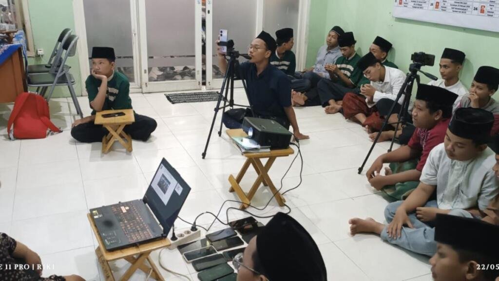 Belajar Jadi Jurnalis Muda, Kajian Panti Asuhan KH. Achmad Dahlan Bahas Unsur Berita