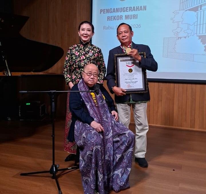 Cetak Rekor MURI, Guru Besar UMM Kuasai Mimbar Diskusi Islam Internasional