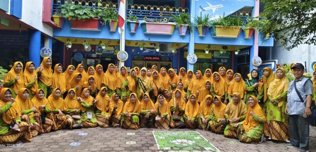 Drumband Emak-emak PRA Sendangagung Meriahkan Milad ke-109 Aisyiyah di Takerharjo