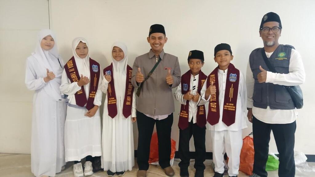 Empat Hafidz-Hafidzah MIM 23 Surabaya Bersinar di Wisuda Tahfidz Kota Surabaya