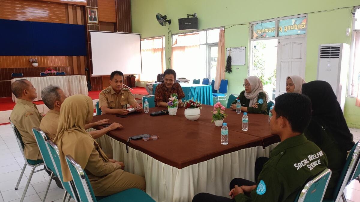 Gelar Praktikum di Dua Lokasi, Prodi Kesos UMMAD (UMJT) Inisiasi Klinik Psikososial Masyarakat