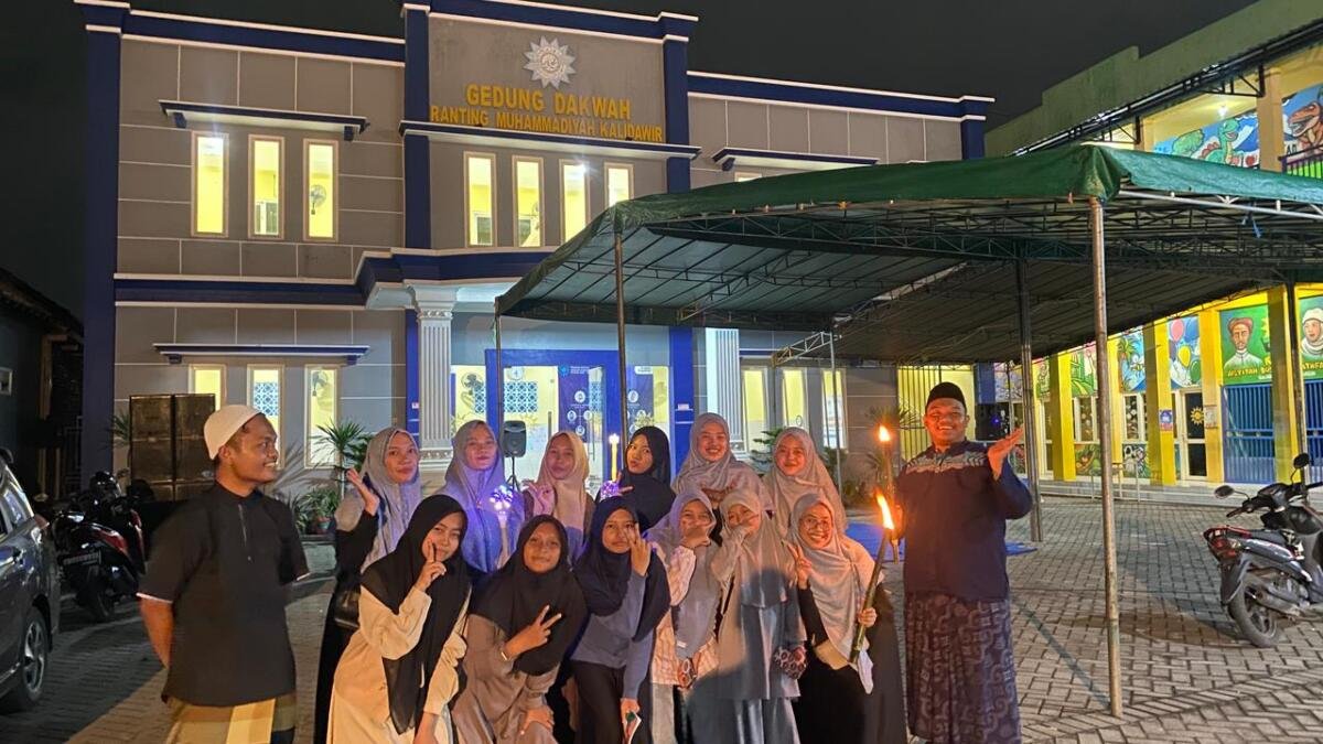 Gema Takbir Warnai Kalidawir, Ratusan Santri Semarakkan Malam iduladha