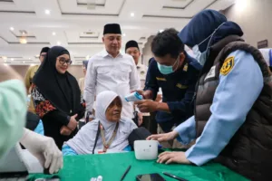 Kloter 50–52 Jamaah Haji Surabaya Diberangkatkan, Wali Kota Surabaya Ingatkan Cuaca Ekstrem
