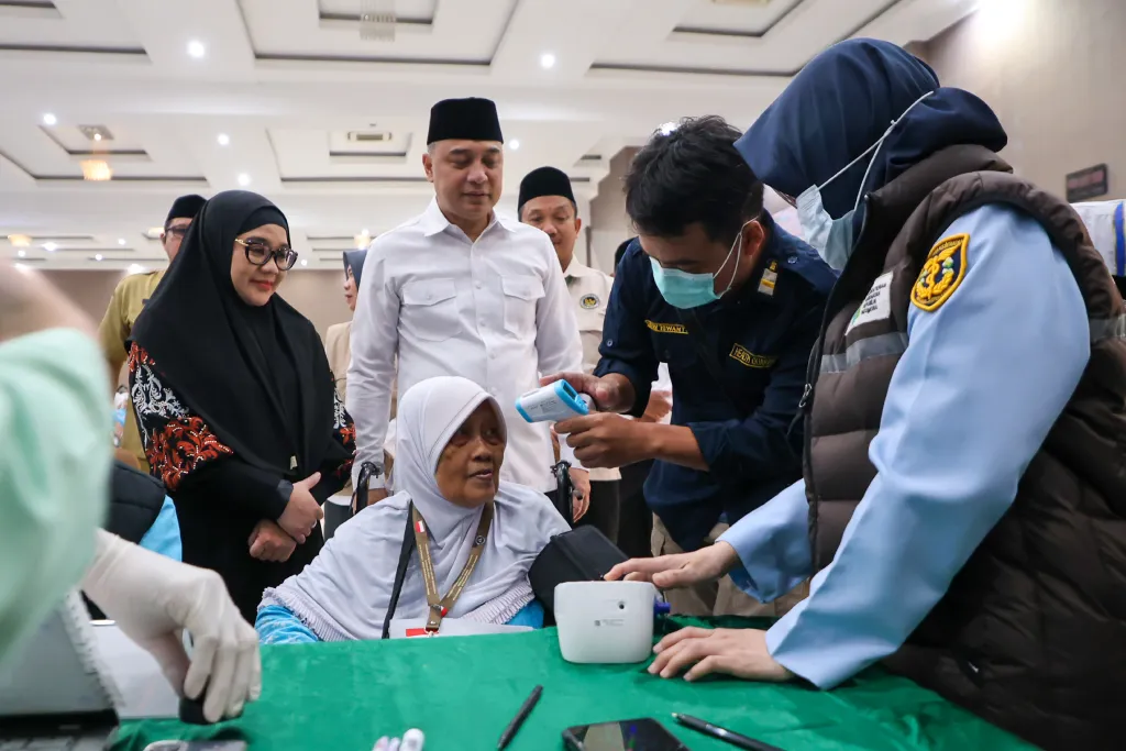 Kloter 50–52 Jamaah Haji Surabaya Diberangkatkan, Wali Kota Surabaya Ingatkan Cuaca Ekstrem