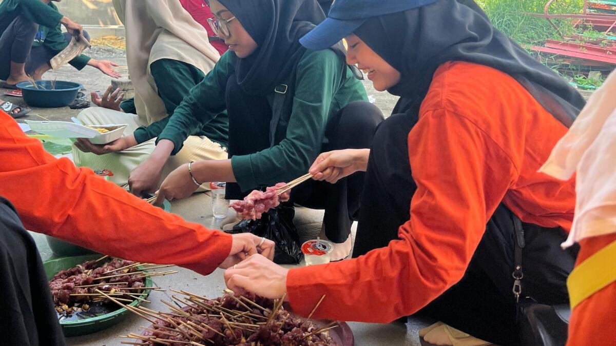 ITBADLA Potong 2 Sapi dan 2 Kambing, Mahasiswa Belajar Kepedulian Sosial Lewat Kurban