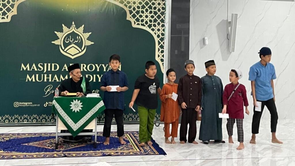 Kajian Ahad Subuh Masjid Ar Royyan Bahas Pentingnya Kaderisasi Umat