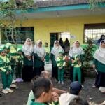 Kurban Perdana TK ABA 28 Karangsemanding, Bagikan 115 Bungkus Daging kepada Siswa dan Warga