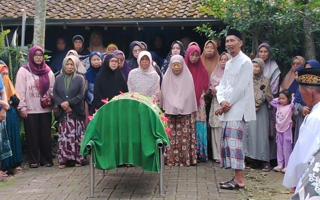 Laren Berduka, Sriwilujeng Guru Tangguh dan Penuh Kasih SMP Muhammadiyah 17 Laren Wafat